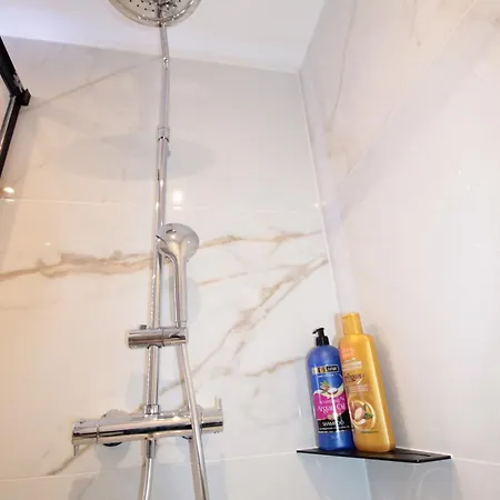 Luxury Studio, Rez De Chaussee, Parking Prive Video Surveillance, Canape Haute Qualite Convertible Couchage 2 Personnes, Centre Ville Proche, Restaurant, Boulangerie 2 Minutes A Pied, Terrasse - 800Metre Carre De Terrain - Gere Par Presta-Zen'Service Verdun Extérieur photo