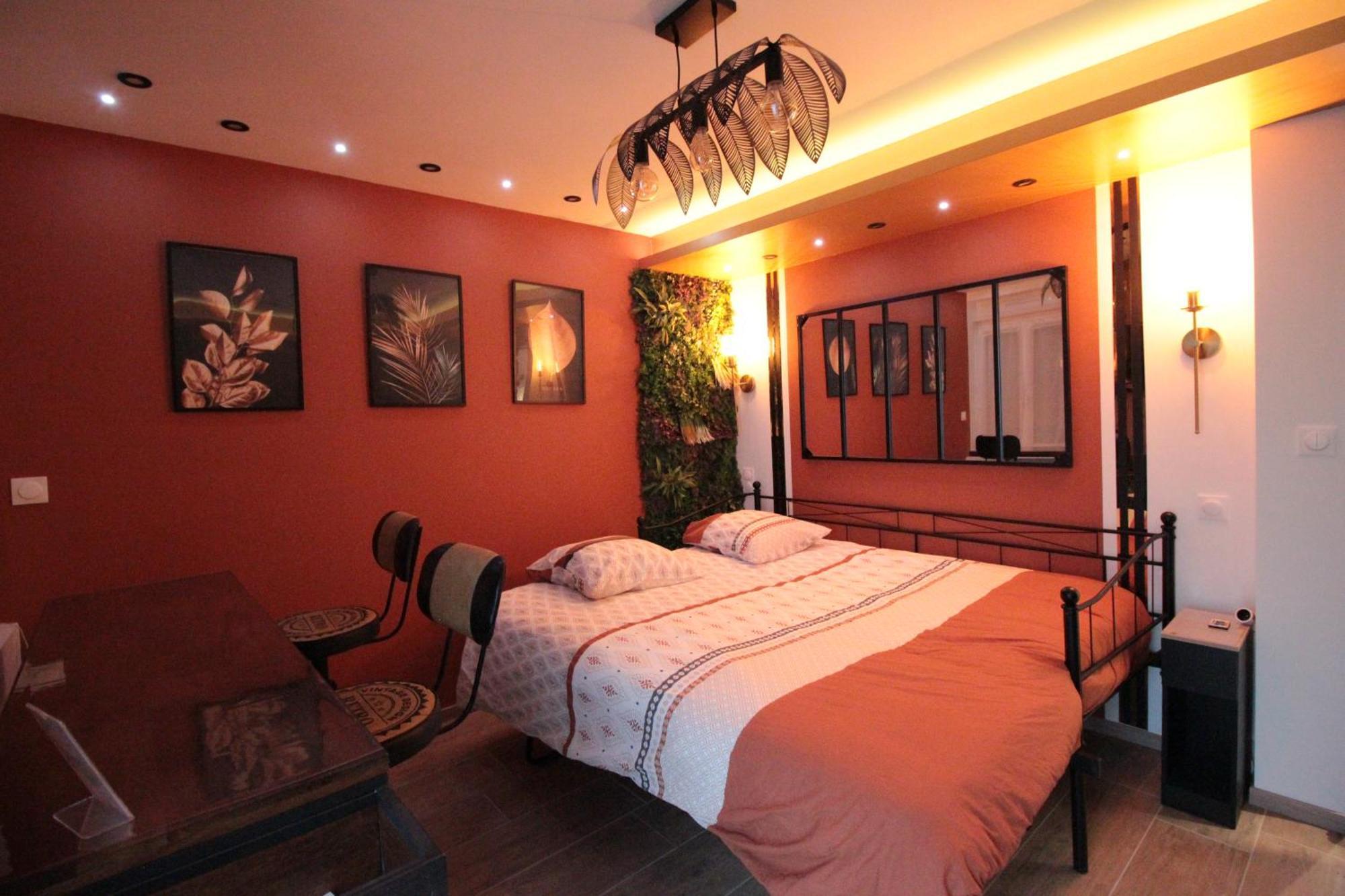 Luxury Studio, Rez De Chaussee, Parking Prive Video Surveillance, Canape Haute Qualite Convertible Couchage 2 Personnes, Centre Proche, Restaurant, Boulangerie 2 Minutes A Pied, Terrasse - 800metre Carre De Terrain - Gere Par Presta-zen'service Verdun